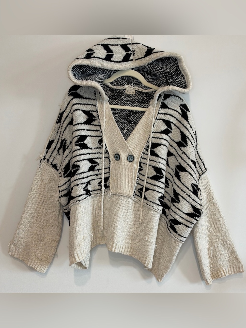 POL Hooded V-Neck Knit Long Sleeve Sweater Black & Cream Geometric Design Size M